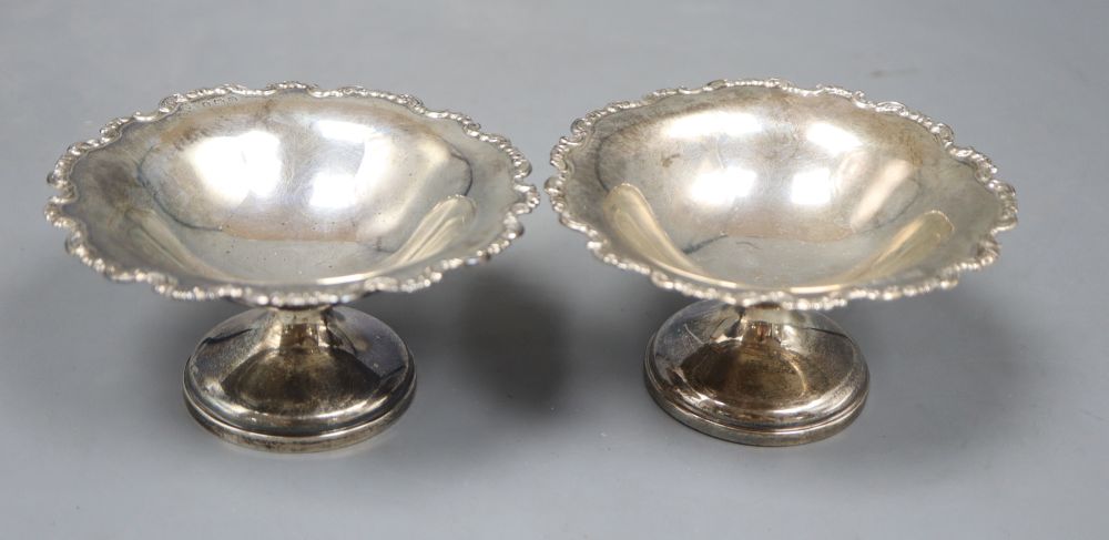 A pair of George V silver pedestal bonbon dishes, Mappin & Webb, Birmingham, 1925, height 64mm, 5oz.
